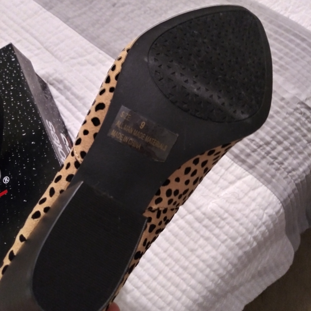 Cheetah Ankle Boot - Picture 4 of 4